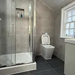 Gasthuis Armadillo Guest House- Adults Only *