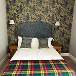 Armadillo Guest House- Adults Only