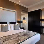 Aparthotel Fraser
