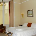 The Guards Hotel 3*