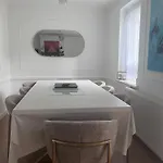 Centre House - 5 Bedrooms - Sleeps 9 - Parking *
