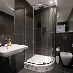 Destiny Scotland - Q-residence * Edinburgh