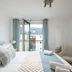 Pass The Keys Spacious Bright Modern Flat