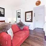 Justb 4* Edinburg