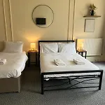 Travel Hotel *