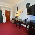 Hotel No6 West Coates 3*
