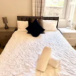 Immanuel House - Modern Luxury Victorian 1872 - Free Parking & Superfast Fibre Optic Wifi