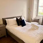 Immanuel House - Modern Luxury Victorian 1872 - Free Parking & Superfast Fibre Optic Wifi *