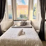 Immanuel House - Modern Luxury Victorian 1872 - Free Parking & Superfast Fibre Optic Wifi *