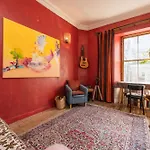 1 Bed - 10 Min Walk To Castle בית אירוח
