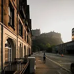 Apartahotel 33 Castle Terrace 4*