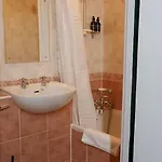 4 Friends House * Edinburgh