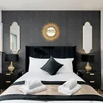 Two Double Bedroom On The Royal Mile