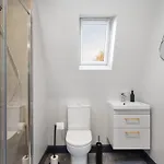 Free Parking | Sleeps 4 | 1 Bedroom | Great Area Apartamento