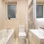 Private Hot Tub - Garden Terrace - Free Parking - Zen & Bubbles *