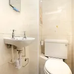 Chic And Stylish 2-bedroom Near Centre *