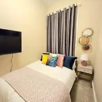 2 Bedroom Apt, 4 Beds, 3 Tv Near Fountain Park אדינבורו