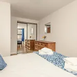Unique 1 Bed House With Private Parking