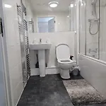 Stylish 2-bed Flat With Open-plan Living Parking *