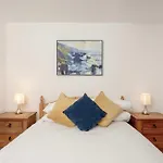 Unique 1 Bed House With Private Parking Apartman *
