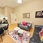 2 Bedroom Apt, 4 Beds, 3 Tv Near Fountain Park דירה *