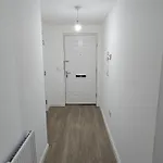 Stylish 2-bed Flat With Open-plan Living Parking Эдинбург