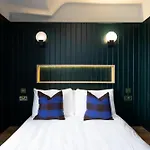 30 Castle Street Aparthotel