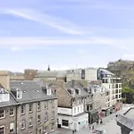 30 Castle Street Apartmanhotel 3*