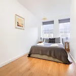 Daire 2-bedroom Old Town On Royal Mile
