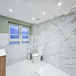 2-bedroom With Free Parking And Stunning Views 아파트 *