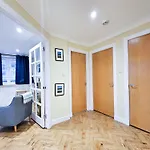 2-bedroom With Free Parking And Stunning Views 아파트