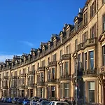 The Gardners In Centre With Parking *
