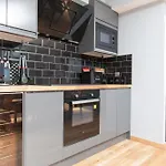 Luxurious Townhouse With Hot Tub Appartement *