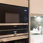 Apartamento Hamilton Place - Beautiful And With Private Entrance Sleeps 4