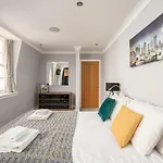 Queensferry Street Lane - Fantastic 2 Bedroom Centre Mews House With Free Secure Parking! *