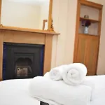 East Claremont - Beautiful 2br In *