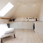 Bright & Airy Mezzanine Loft In - Flat 4, Elgin House شقة إدنبرة