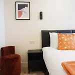 Stylish Mezzanine Loft In - Flat 5, Elgin House Apartmán Edinburgh
