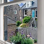 Stylish 2-bed Garden Edinburgh