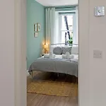Villa Stylish 2-bed Garden *