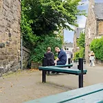 Stylish 2-bed Garden Villa Edinburgh