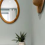 Stylish 2-bed Garden