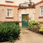 Stylish 2-bed Flat With Balcony Near Haymarket - Pass The Keys * Édimbourg