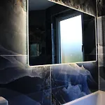 West Luxury 5 Bedroom Διαμέρισμα