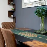 Stylish 2-bed Flat With Balcony Near Haymarket - Pass The Keys Appartement Édimbourg