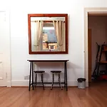 דירה Lovely 2 Bdrm
