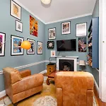 Luxury Family Flat In New Town
