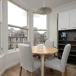 Elegant 2-bedroom In New Town Near Princes Street Lägenhet *