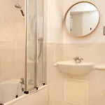 Stylish 2-bedroom In Leith *