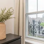 Apartman Charming 2-bed Flat Steps From The Royal Mile - Pass The Keys